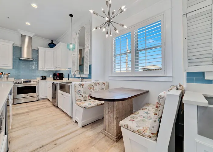 Holiday home Memory Maker By Gsvr - Spacious Beachfront Retreat With Heated Pool, Elevator - Free Activities And Golf