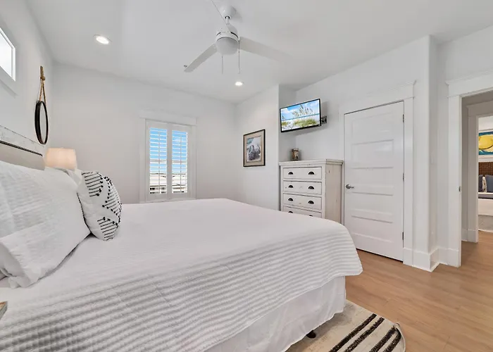 Holiday home Memory Maker By Gsvr - Spacious Beachfront Retreat With Heated Pool, Elevator - Free Activities And Golf